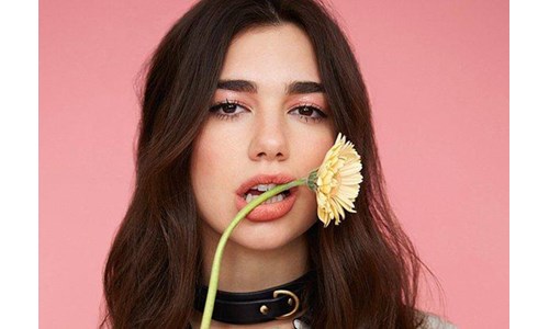 DUA LIPA EUROVISION'DA İNGİLTERE'NİN AKIL HOCASI OLACAK